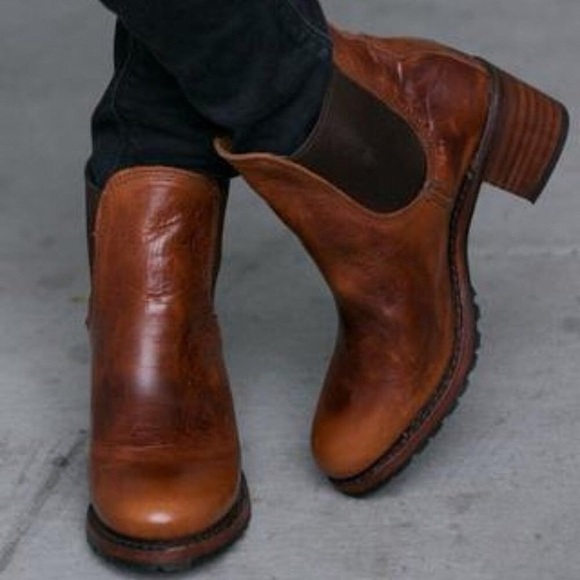 Frye Sabrina Chelsea Cognac Genuine Leather Pull On Stretch Heeled Ankle Booties - Picture 1 of 16